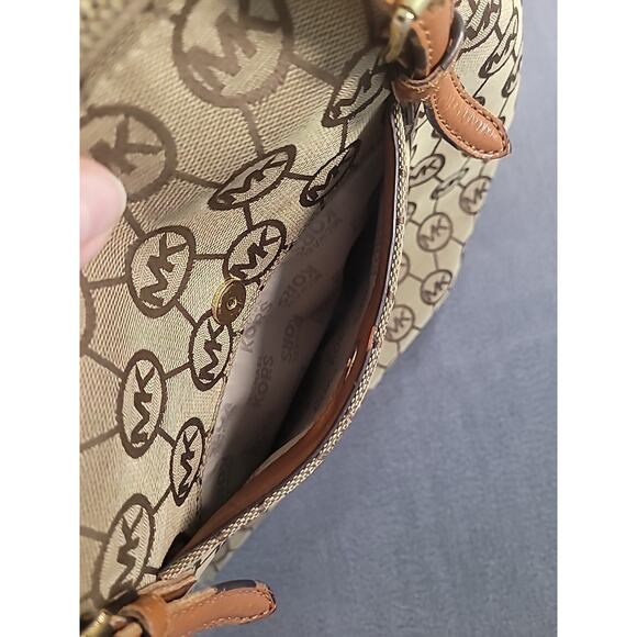 Michael Kors MK Beige & Brown Tote – Classic Shoulder Bag – Tons of Pockets - Picture 12 of 16